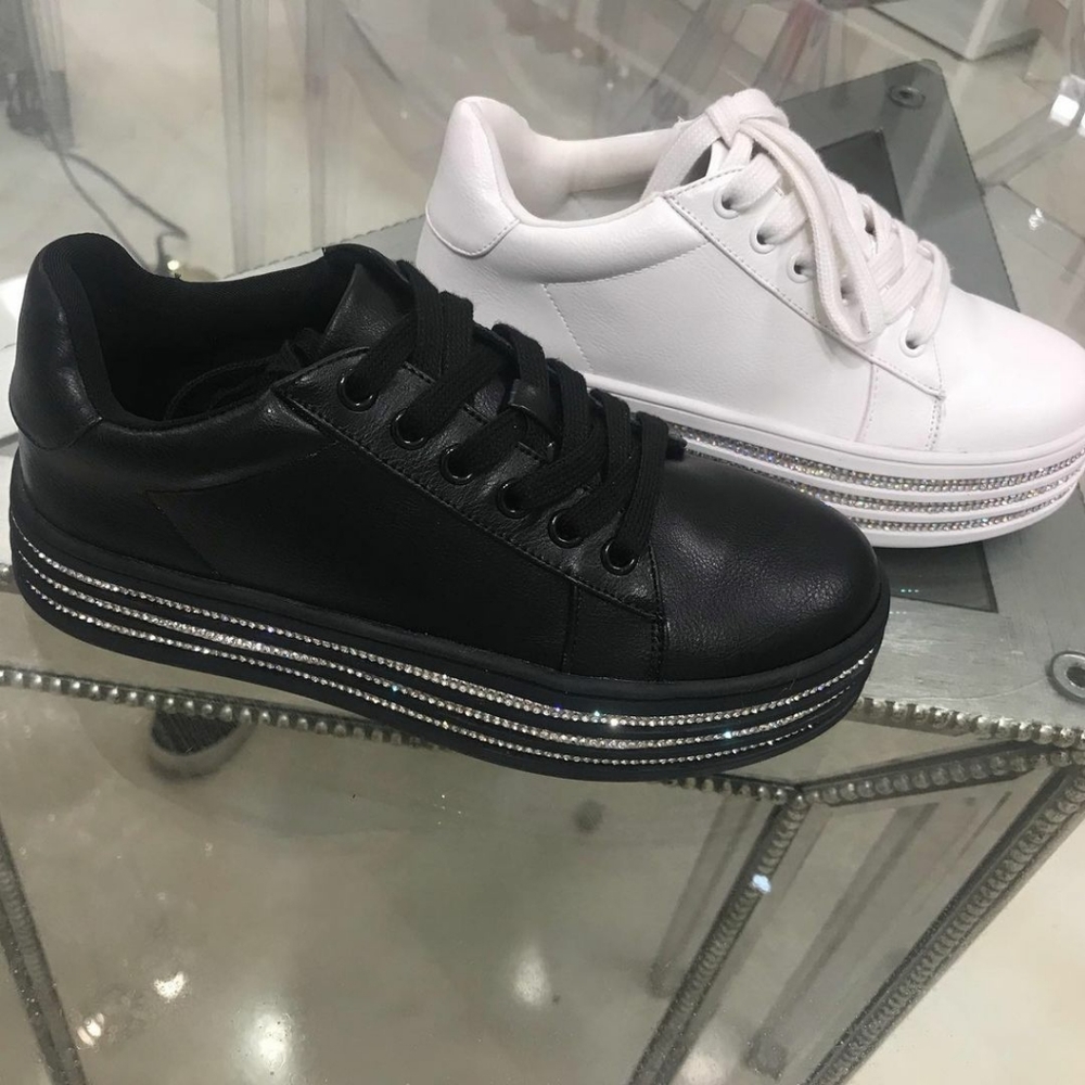 𝙉𝙚𝙬 𝙄𝙣!🖤💎Black Rhinestone Platform Sneaker - Picture 4 of 8